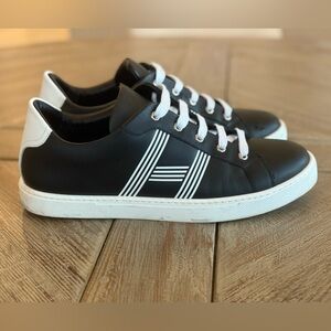 Black and White Low-Top leather Hermés Sneakers with Minimalist Design
